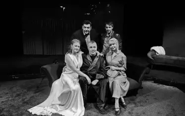  Актьорският екип на постановката