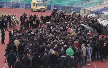 Хиляди бяха желаещите, наредили се на опашка, за да се простят с легендарния треньор по време на поклонението на ст. "Васил Левски".