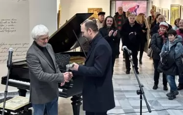  Момент от тържествената церемония по награждаването.