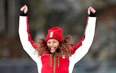 Лора Христова сияе - тя е бронзова медалистка на 15 км биатлон. А тепърва ѝ предстоят още три класирания в Топ 15 на олимпиадата.