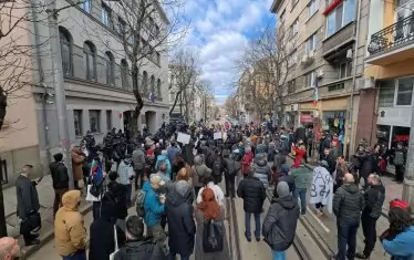  Протестът пред съвета.