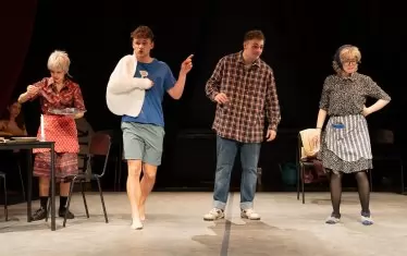  Момент от "8 есета за идентичността" - Театър НАТФИЗ