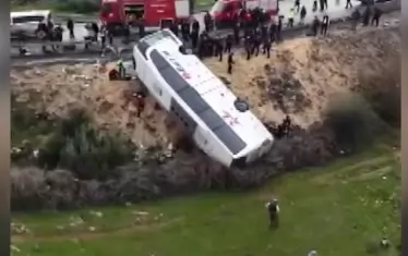 Осем души загинаха в катастрофа с автобус край Анталия