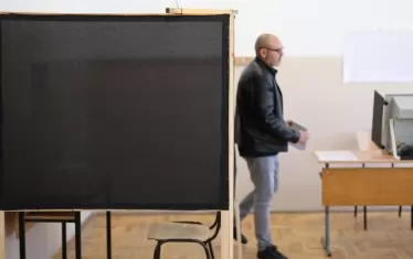 Общественият съвет към ЦИК се изненада от Гюров за параваните