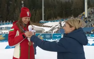 Лора Христова бе наградена от легендата Екатерина Дафовска