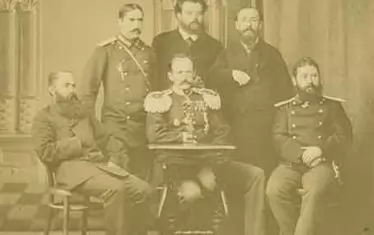 Д-р Йордан Брадел (седнал, последният вдясно) сред членовете на Медицинския съвет.