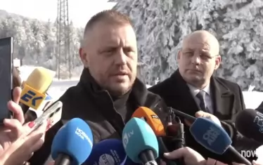 Дни наред полицейски шефове се появяваха пред медиите, за да им кажат, че нищо няма да им кажат