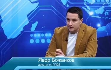 Старата ченгеджийска система постоянно слага на сцената кукли на конци