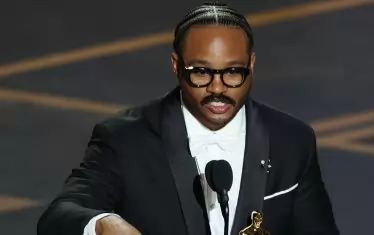  Райън Куглър се задоволи със статуетката за оригинален сценарий.