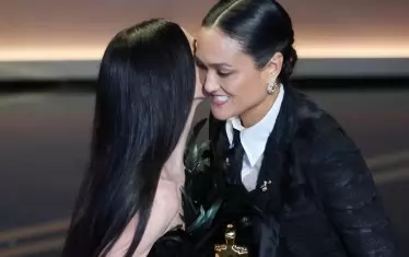  Деми Мур връчи първия "Оскар" за операторско майсторство на жена.