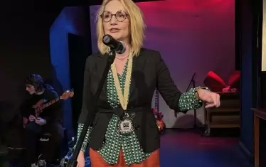  Лиза Шопова, която с невероятен хъс се върна към актьорството, е с приза за поддържаща женска роля.