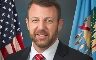  Новият министър - Маркуейн Мълин