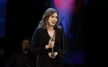  Радина Думанян с отличието за водеща женска роля.