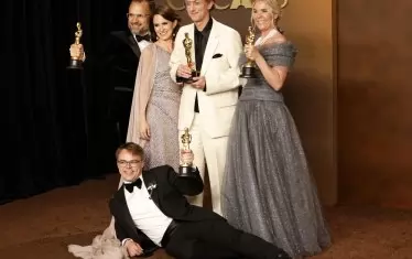  Екипът на "Г-н Никой срещу Путин" триумфира с наградата за документалистика.