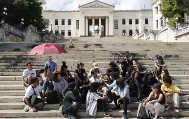 Кубински студенти се събраха на импровизиран протест заради енергийната криза