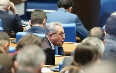 Депутати гласят преправяне на удължителния бюджет с нови разходи
