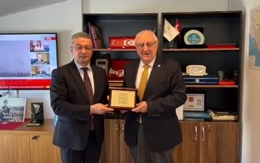 Неджми Али с Ахмед Кямил Ерозан (вдясно) от "Добрата партия".