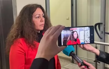 Таня Радуловска има близо 23 г. опит в съдебната власт, адвокатурата, държавната администрация и изпълнителната власт. Между 2012 и 2014 г. беше шеф на Съюза на съдиите в България. 