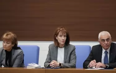 В НС намесиха Илон Мъск в машинното гласуване