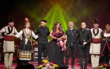  Спектакълът е замислен като интимен диалог между традиция и иновации.