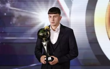 Халфът на "Славия" Кристиян Балов бе обявен за най-проспериращ млад футболист.