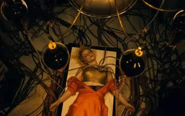  Джеси Бъкли е сърцето и пулсът на филма.