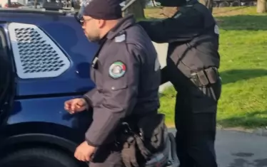 10 души са арестувани за купуване на гласове и наркотици