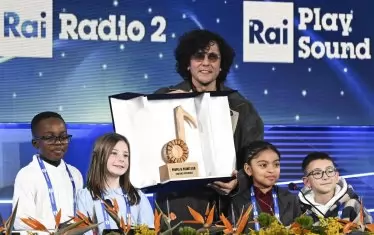  Моралният победител с "утешителната" награда.