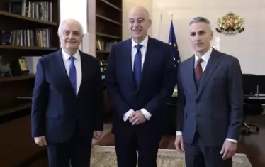 Пазим България и от ракети, и от дронове, обяви гръцкият военен министър 