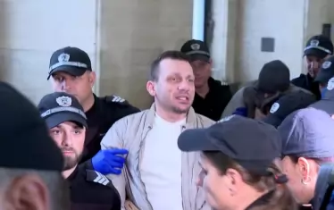 Бившият шеф на пациентска организация е обвинен за 17 престъпления