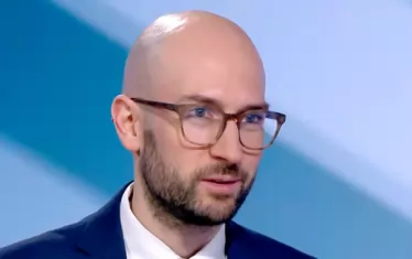 Кабинетът вдига с 5% заплатите в пощите, БДЖ и градския транспорт