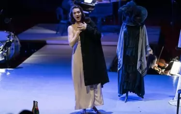  Мария Хелгат като Алма Малер