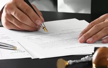 ГЕРБ, ДПС-НН и ИТН намалиха рязко данъка на нотариусите