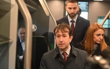  Сегашният служебен министър Корман Исмаилов беше поканил на церемонията и предшественика си Гроздан Караджов, по чието време бе сключен договорът.