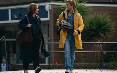 Но срещата с високопоставената технократка на Сандра Хюлер вдига залозите.