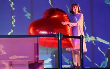  Сцена от спектакъла "Обич за обич" на режисьора Йордан Славейков.