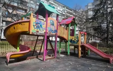 Параграф 23: Ако ток удари дете на площадка и то оцелее, вина не се търси
