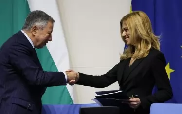 Румен Миланов откри заседанието и после предаде ръководството на заседанието на Михаела Доцова.