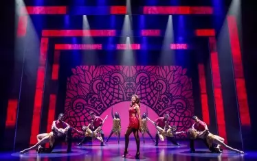  Сцена от мюзикъла