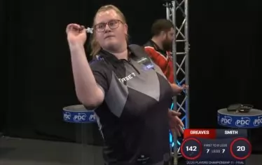 Историческо: жена спечели професионален турнир по дартс за мъже