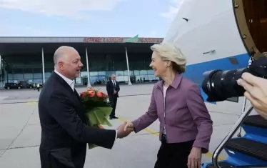 Руска хакерска атака е засегнала самолета на Фон дер Лайен у нас