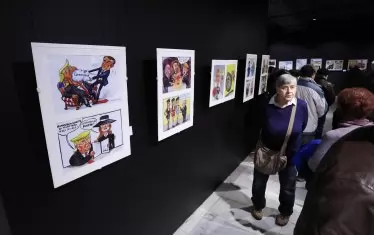  Най-нетърпеливите ценители разгледаха изложбата още първата вечер.