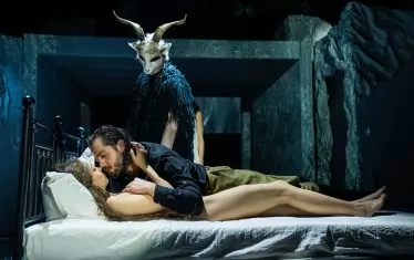  Любовна сцена между Орса и Спирос (Константин Еленков).