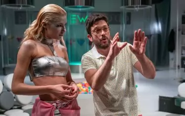  Дарина Радева (тук с Мартин Димитров) в "Елементарните частици" по Мишел Уелбек.