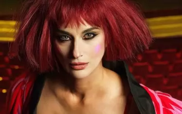  Като фатална жена