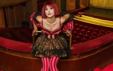  Народният театър ѝ отива...