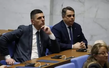 Ивайло Мирчев и Асен Василев ще седят един до друг, но вече в отделни парламентарни групи.