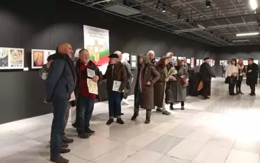  Таланти и поклонници: момент от откриването.