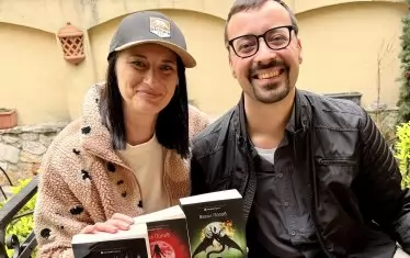  Актрисата с автора на романа "Мамник" - писателя Васил Попов.