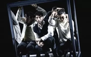  Сцена от "Илюзии" на Вирипаев с режисьор Галин Стоев.